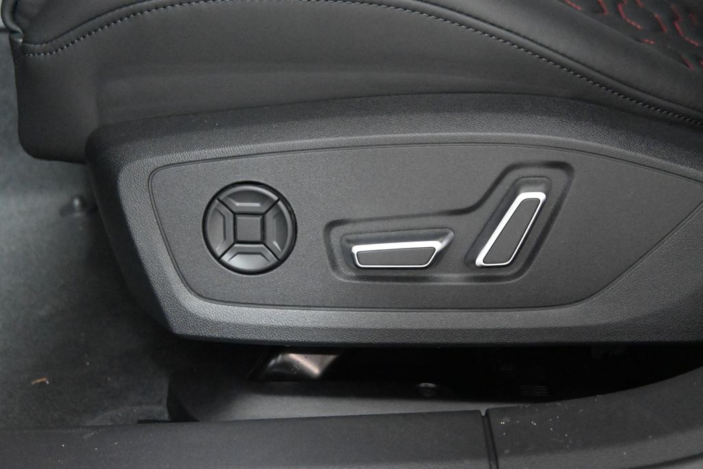 Thumbnail: 2026 Audi RS 6 - 26