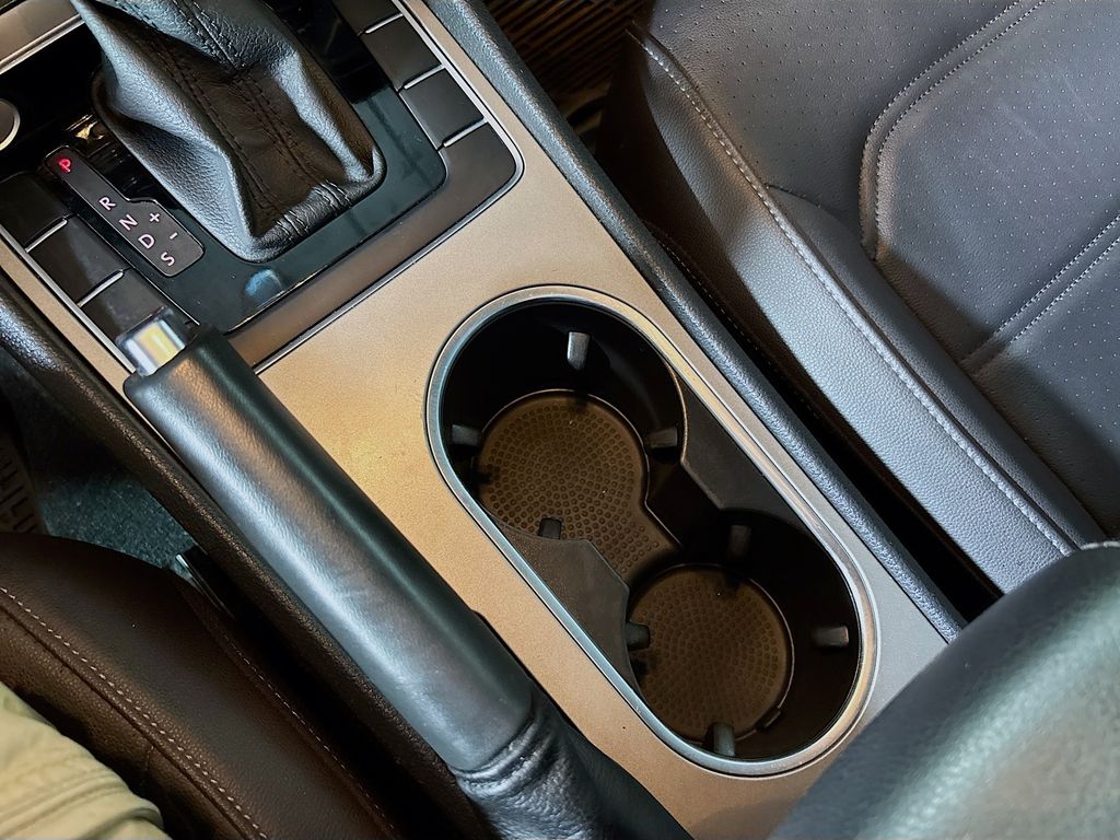 2021 Volkswagen Passat 2.0T R-Line