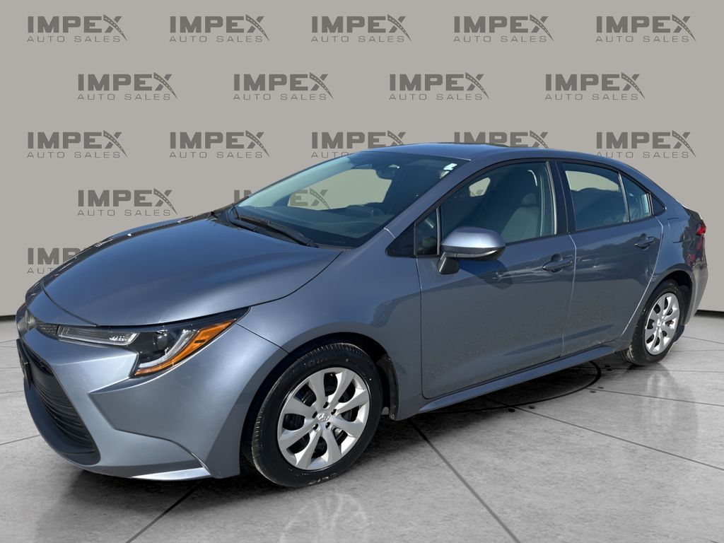 2024 Toyota Corolla LE's photo