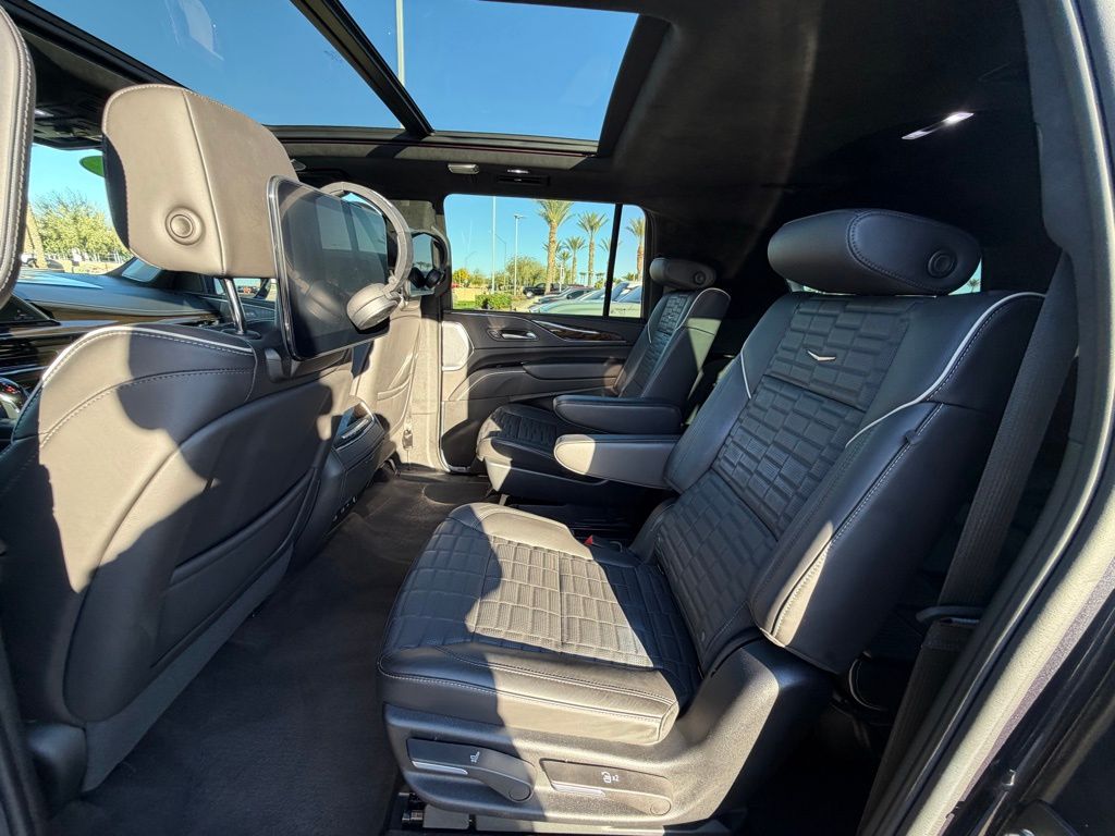 Thumbnail: 2023 Cadillac Escalade - 17