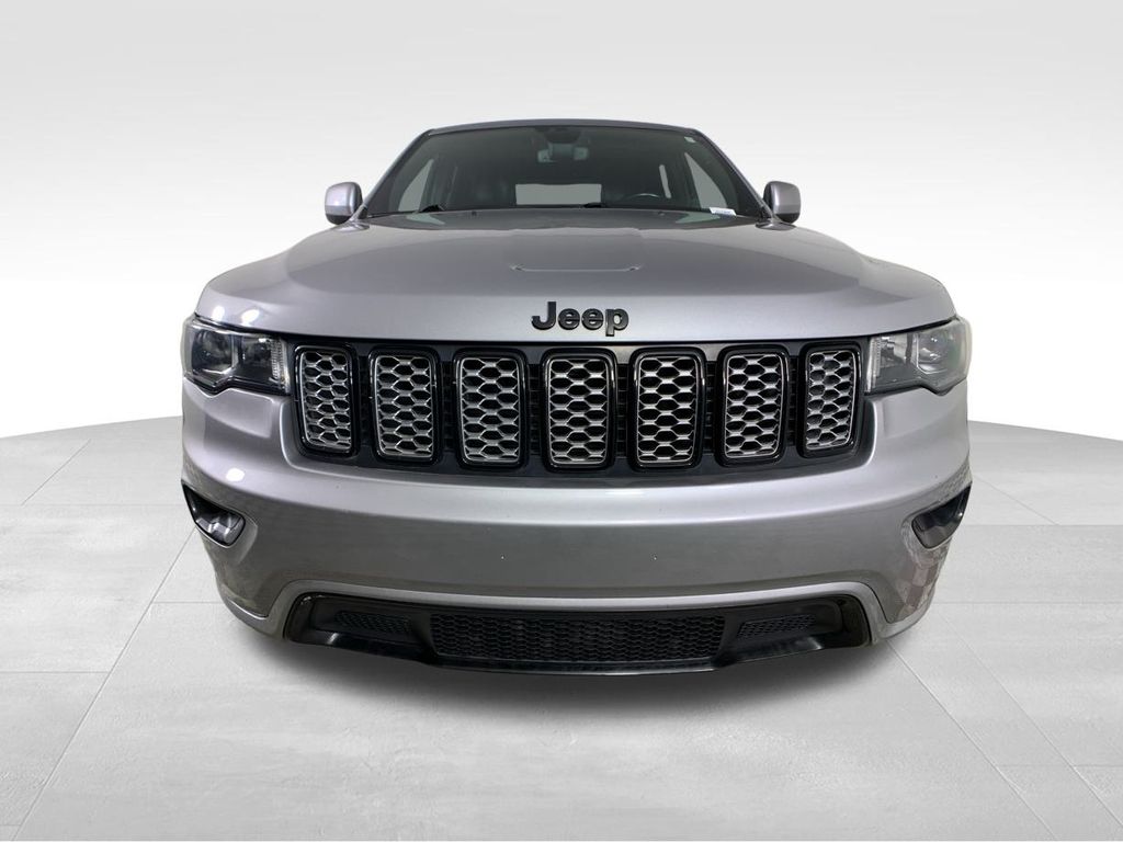 2020 Jeep Grand Cherokee Altitude 9