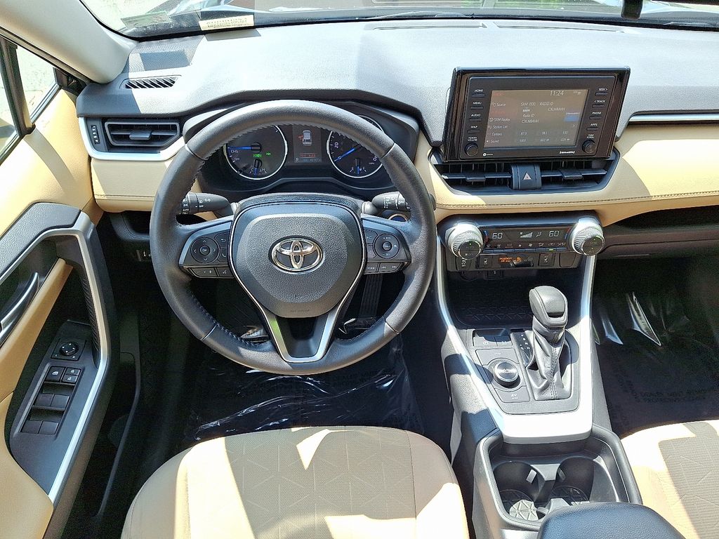 2021 Toyota RAV4 XLE 11