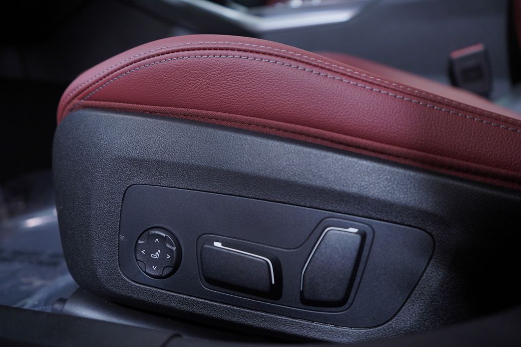 2025 BMW 3 Series 330i 12