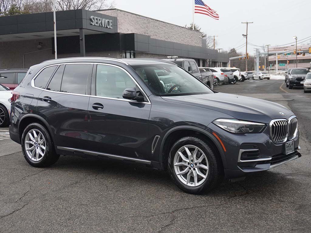 Used 2022 Gray BMW xDrive40i image 2