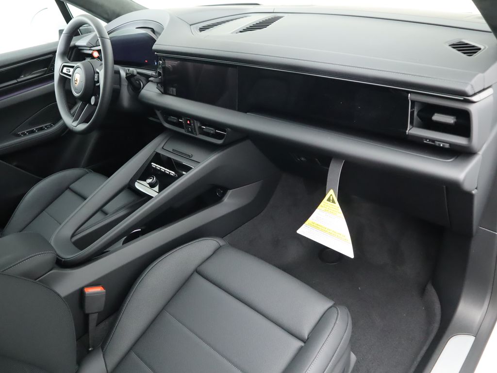 Thumbnail: 2025 Porsche Macan - 21