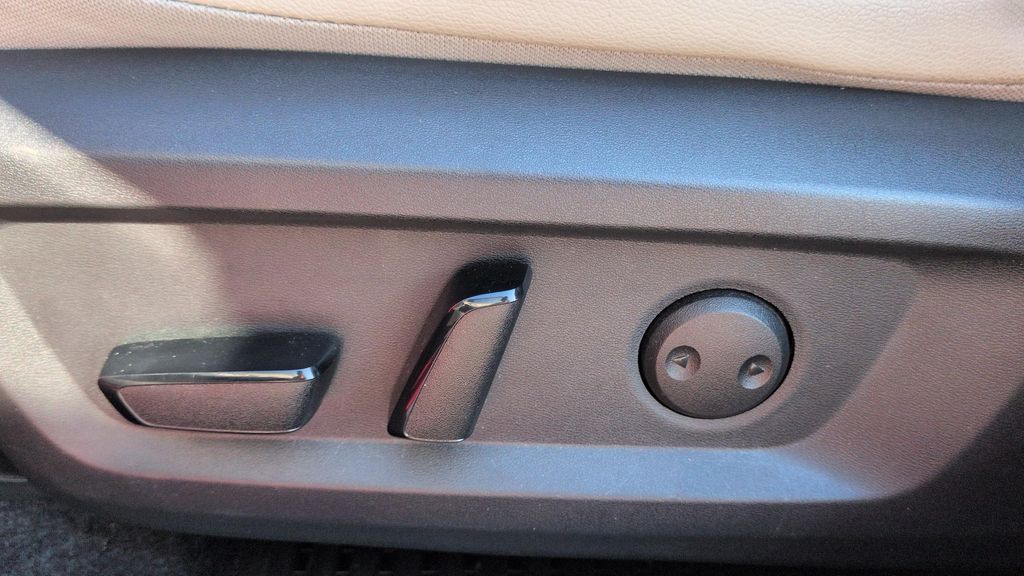 Certified Used 2022 Red Nissan SL image 16