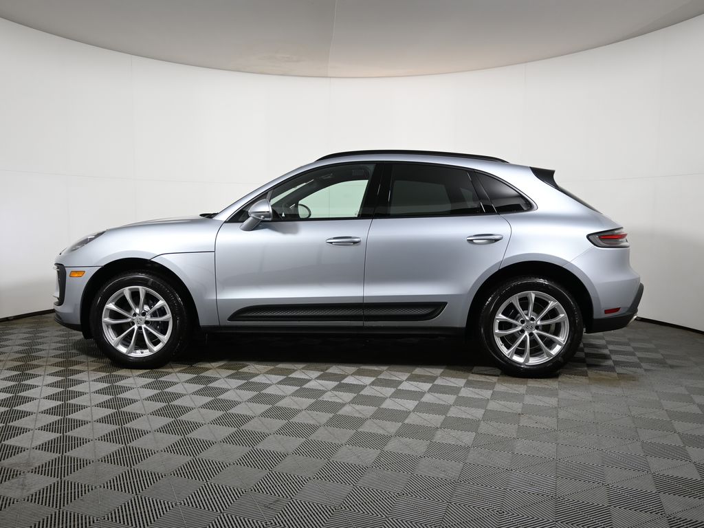 Thumbnail: 2026 Porsche Macan - 2