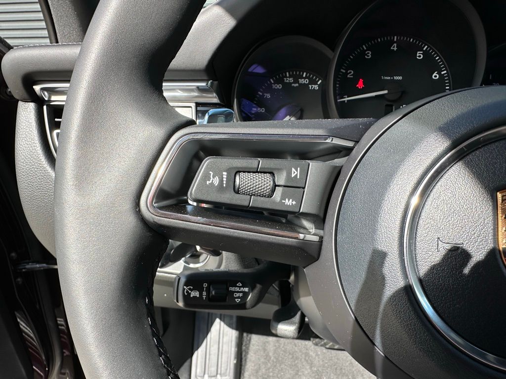 Thumbnail: 2026 Porsche Macan - 17