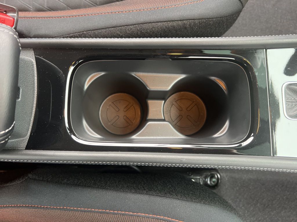 2024 Nissan Kicks SR photo