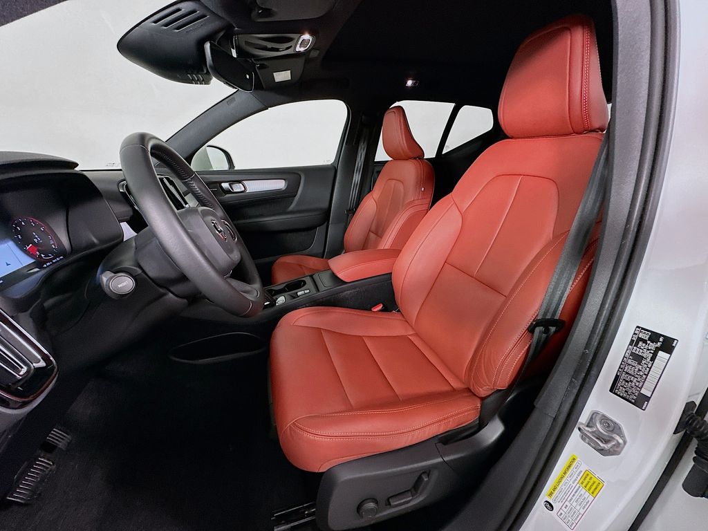 Thumbnail: 2019 Volvo XC40 - 21