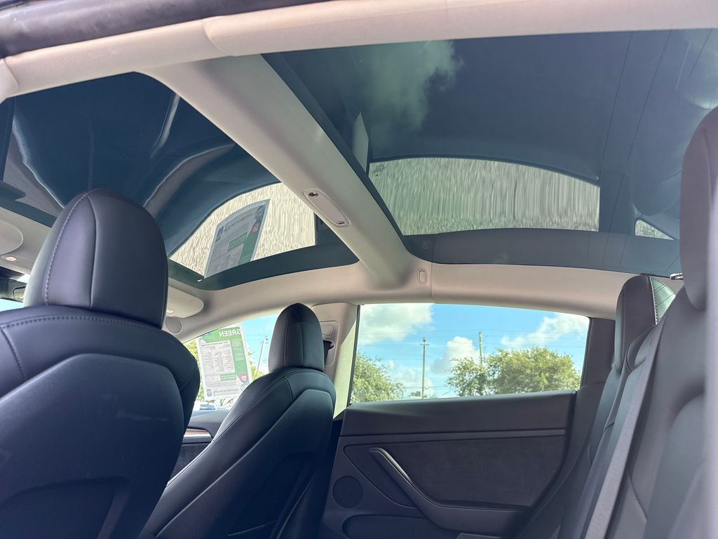 Used 2022  Tesla Long Range image 7