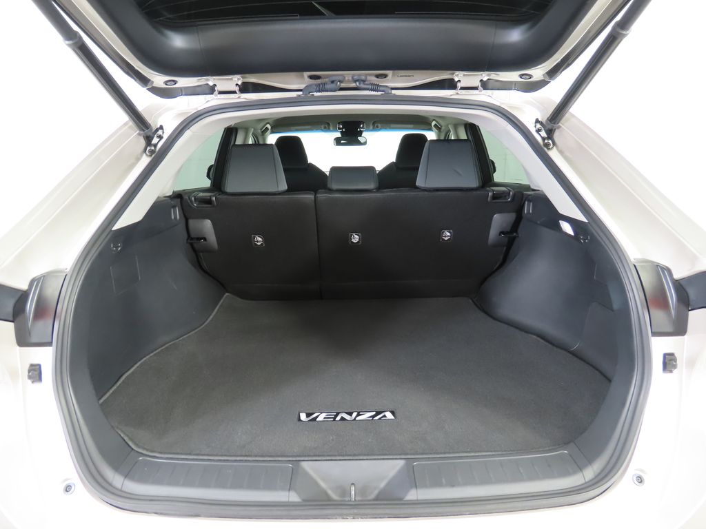 2021 Toyota Venza LE 28