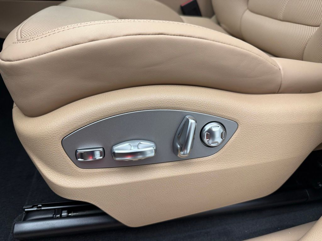Thumbnail: 2026 Porsche Macan - 22