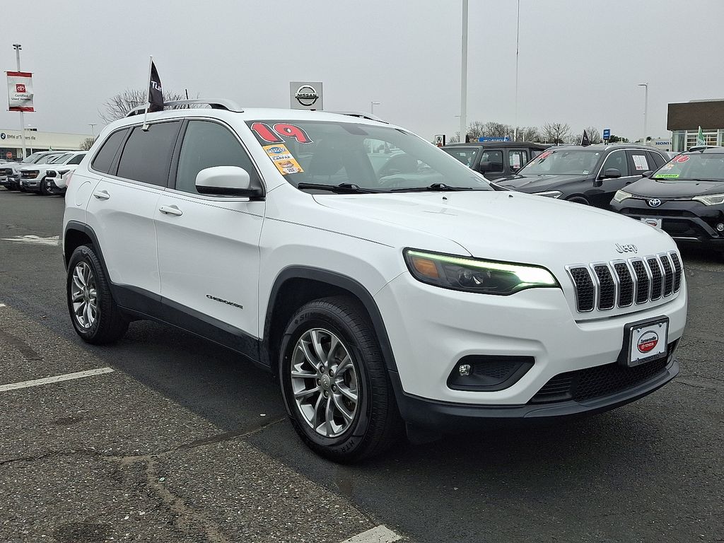 Thumbnail: 2019 Jeep Cherokee - 3