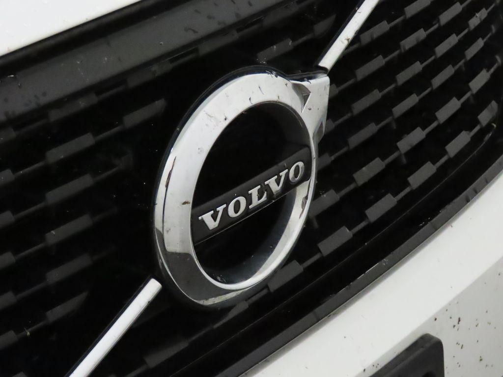 Thumbnail: 2019 Volvo XC40 - 14