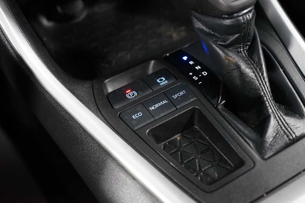 Thumbnail: 2021 Toyota RAV4 - 21