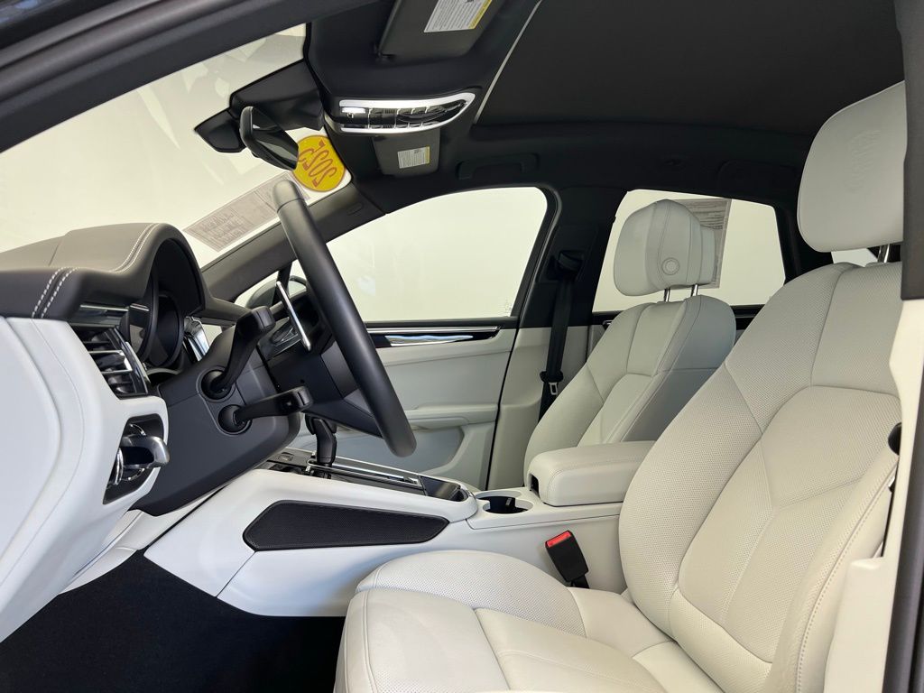 2025 Porsche Macan  5