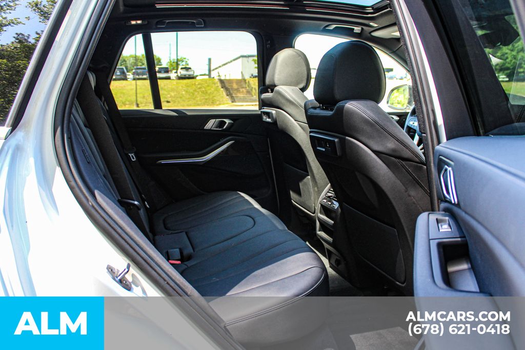 Used 2022 White BMW sDrive40i image 19