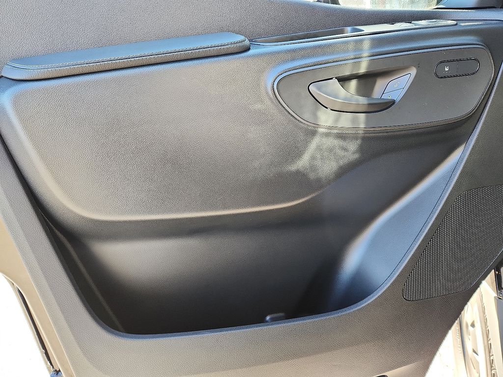 Thumbnail: 2025 Mercedes-Benz Sprinter - 9