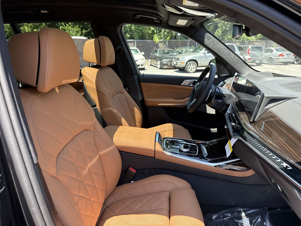 Thumbnail: 2027 BMW X7 - 26