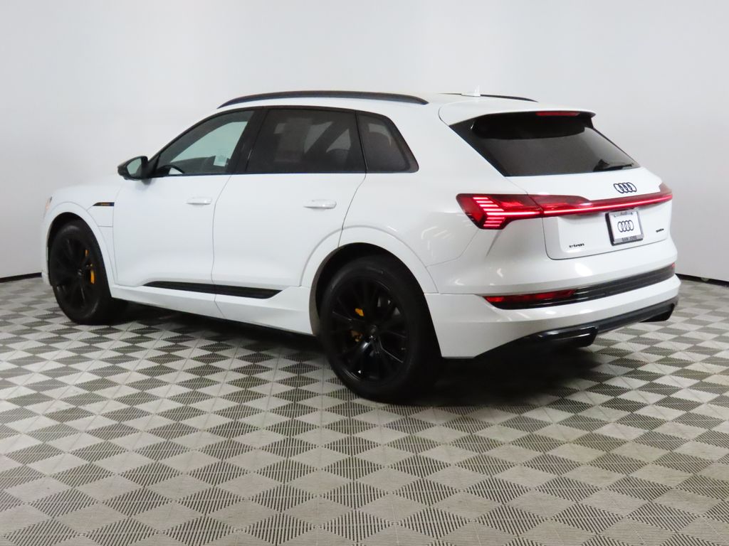 Thumbnail: 2022 Audi e-tron - 3