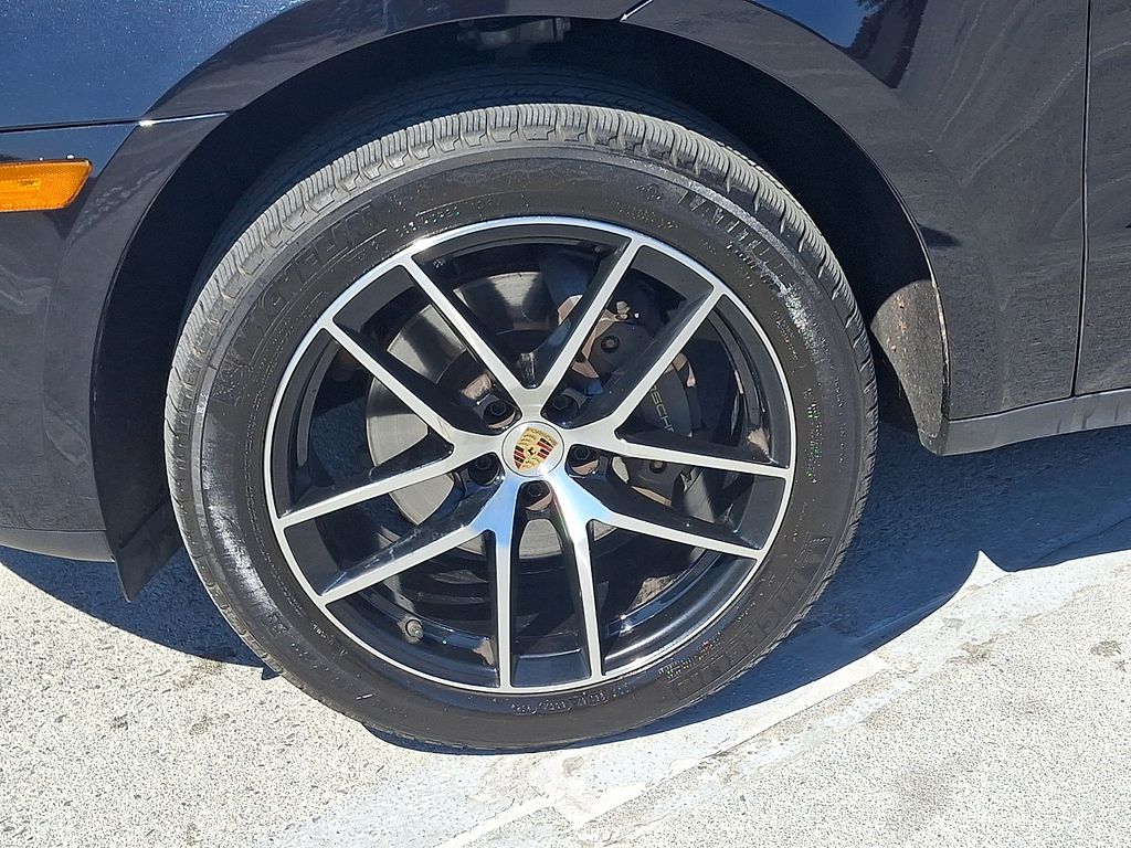 Thumbnail: 2024 Porsche Macan - 10