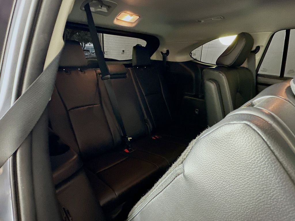 2023 Toyota Highlander XLE 28