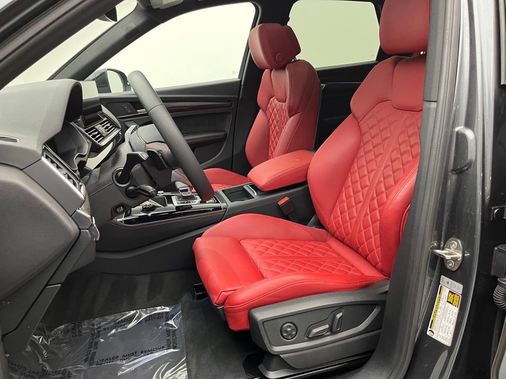 Thumbnail: 2022 Audi SQ5 - 10