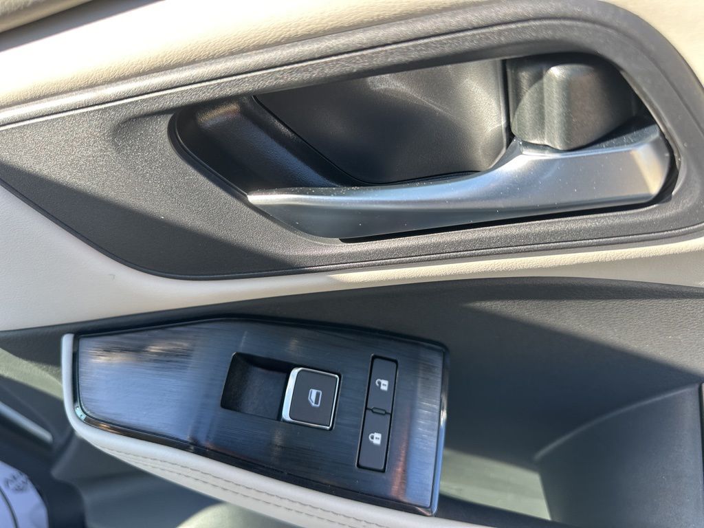 2024 Everest White Pearl Nissan Rogue SL FWD SUV