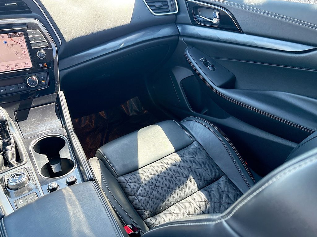 Used 2022 Gray Nissan Platinum image 25