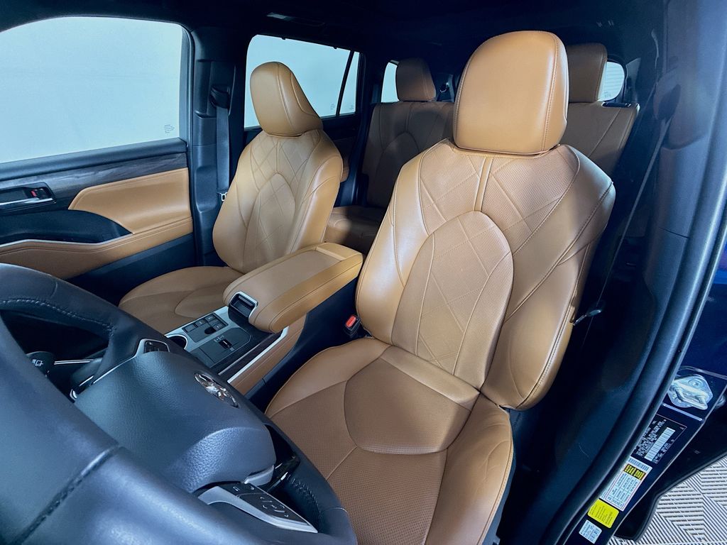 Thumbnail: 2024 Toyota Highlander - 21