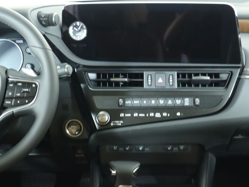 Thumbnail: 2025 Lexus ES - 15