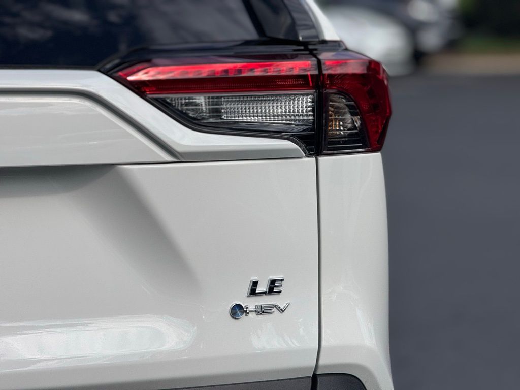 2025 Toyota RAV4 Hybrid LE photo 9