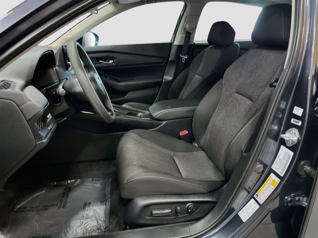 Used 2025 Charcoal Honda SE image 19