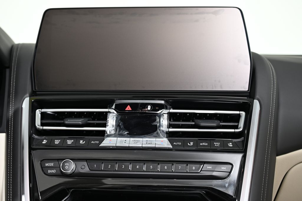 Thumbnail: 2026 BMW 8 Series - 26