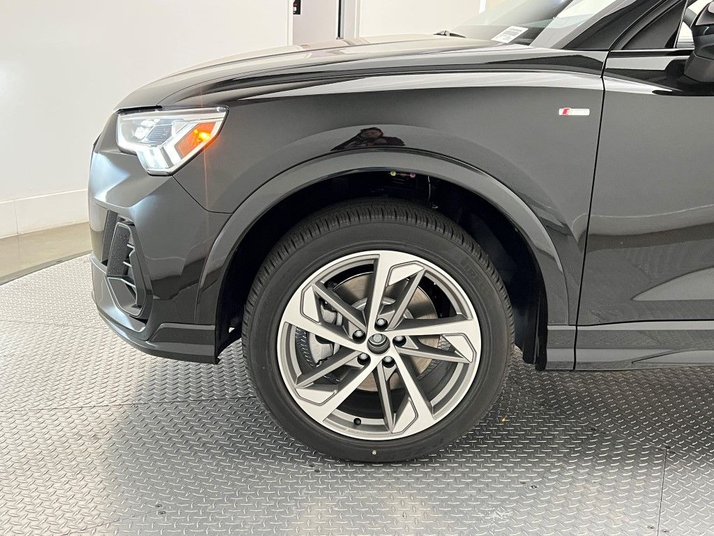 Thumbnail: 2025 Audi Q3 - 9