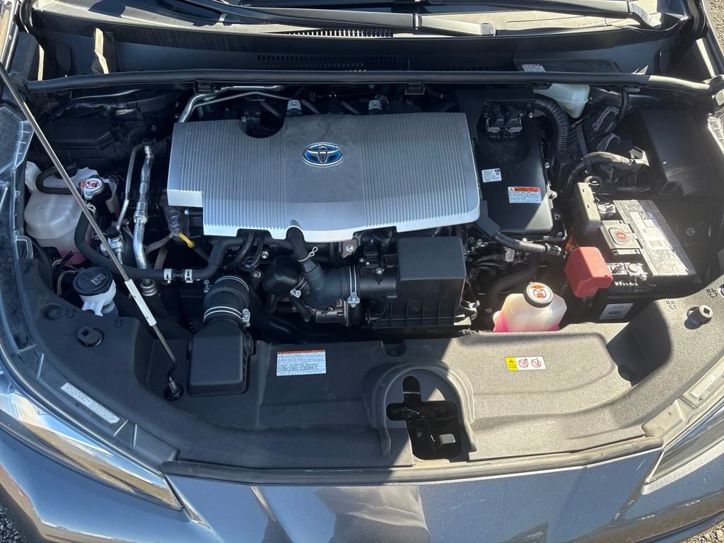 2022 Magnetic Gray Metallic Toyota Prius L FWD Hatchback