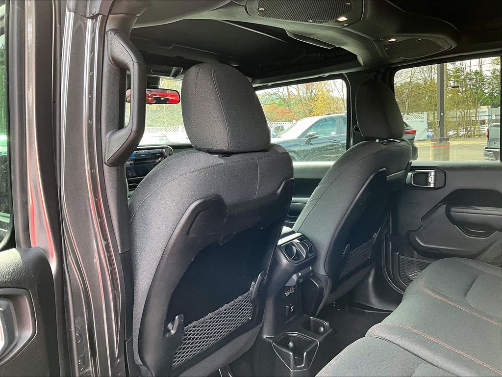 2024 Jeep Wrangler — photo 23