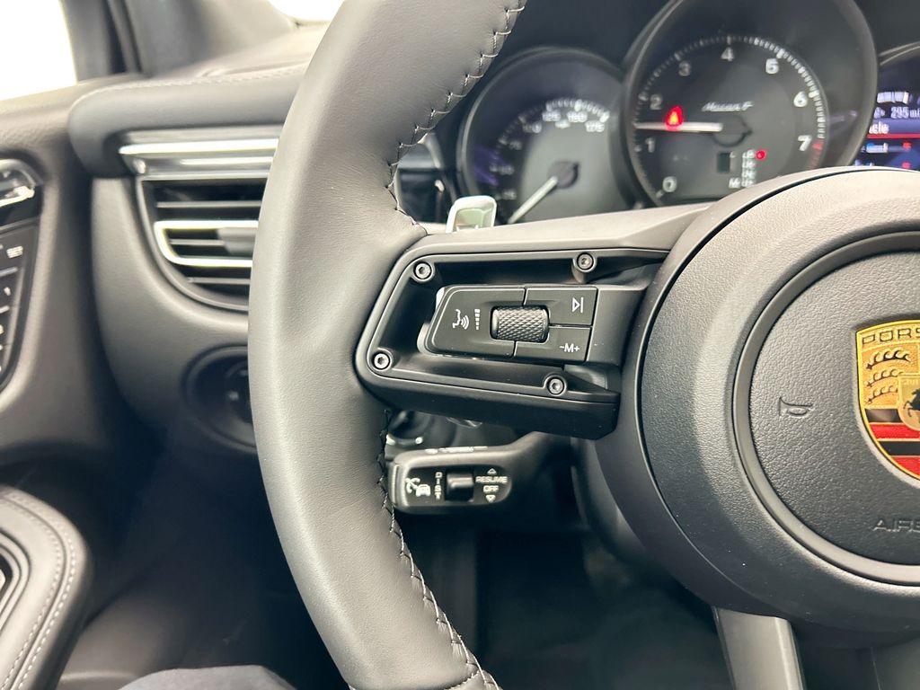 Thumbnail: 2026 Porsche Macan - 14