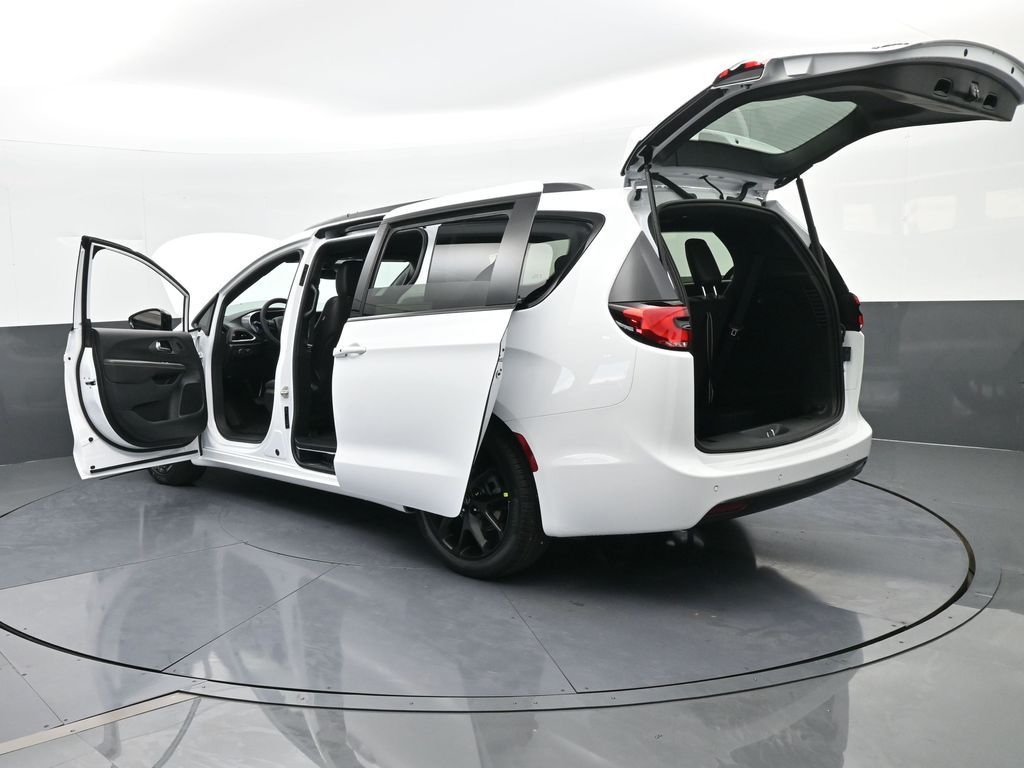 New 2026 Bright White Clearcoat Chrysler Select image 74