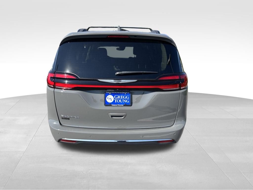Used 2022 Chrysler Pacifica Van