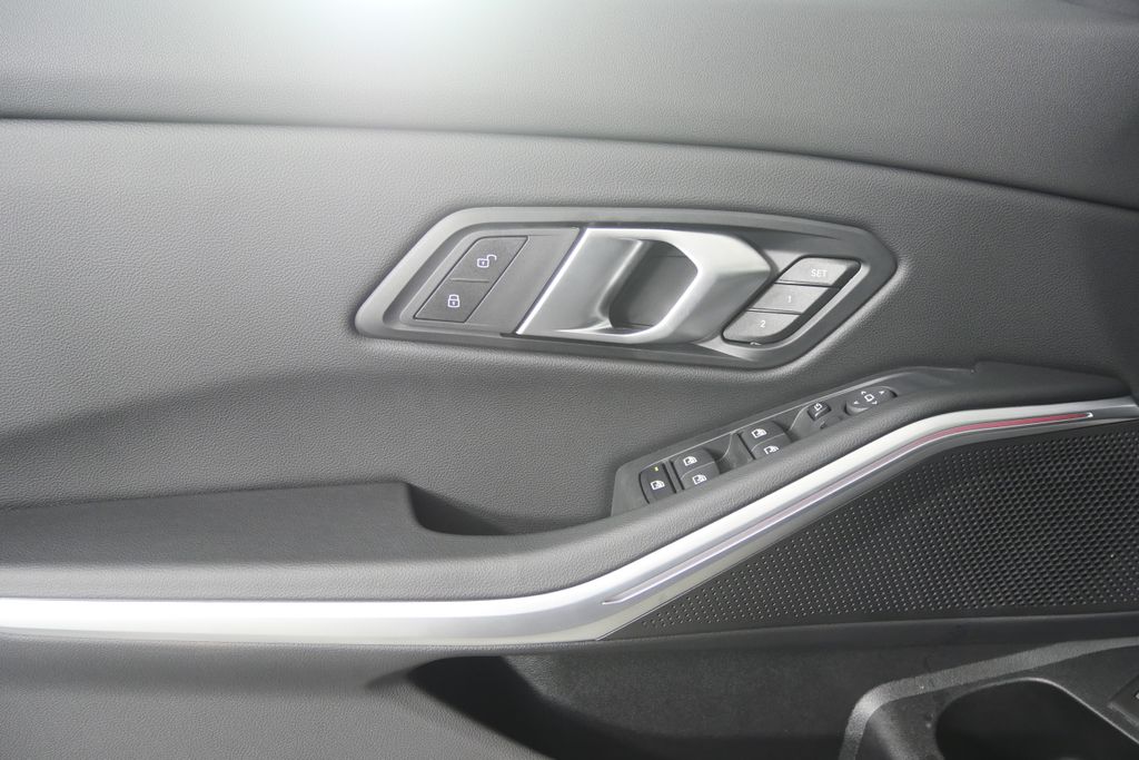 Thumbnail: 2025 BMW 3 Series - 8