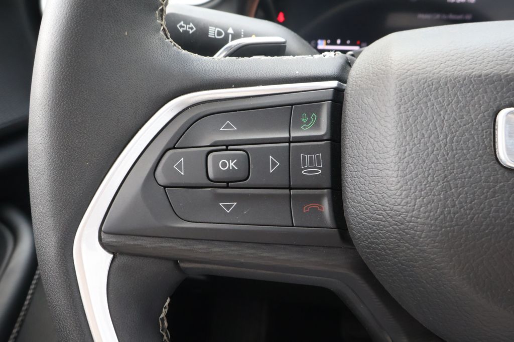 Thumbnail: 2023 Jeep Grand Cherokee - 23