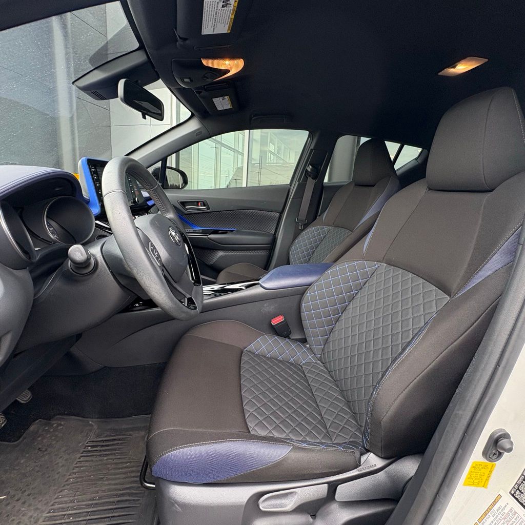 Used 2020 White Toyota XLE image 10