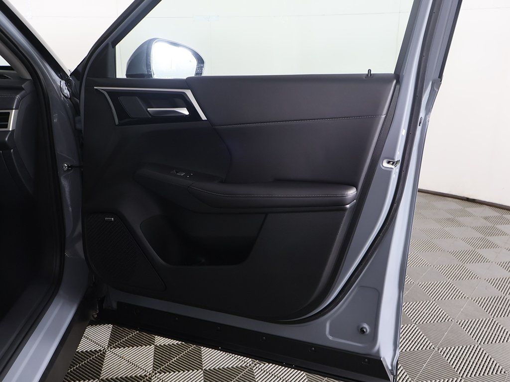 New 2026 Gray Mitsubishi SE image 26
