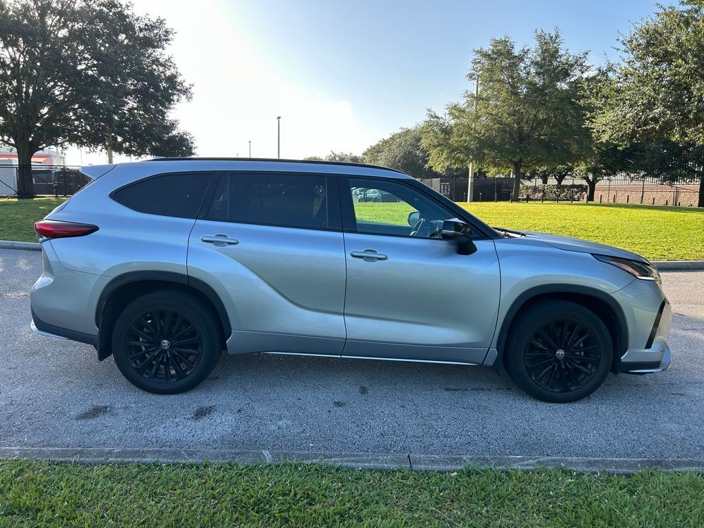 Thumbnail: 2023 Toyota Highlander - 6