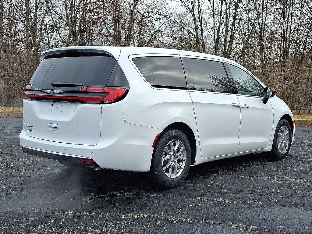 New 2026 Chrysler Pacifica Van
