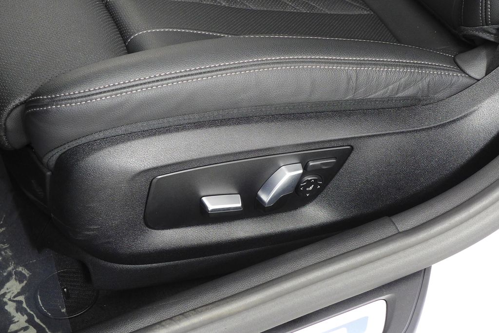 Thumbnail: 2022 BMW 5 Series - 22