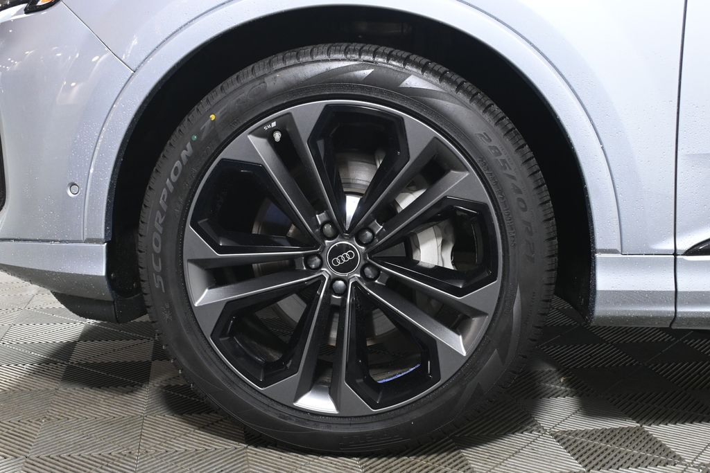 Thumbnail: 2026 Audi Q7 - 12