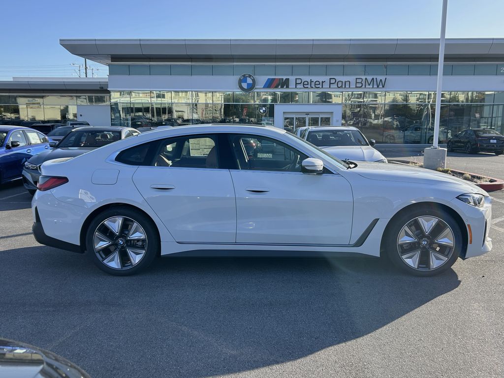 Thumbnail: 2026 BMW i4 - 6